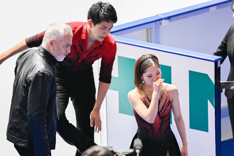 全日本選手権SP。三浦に左肩脱臼のアクシデントがあった【スワイプするとそのほかの写真もご覧になれます】　©Asami Enomoto