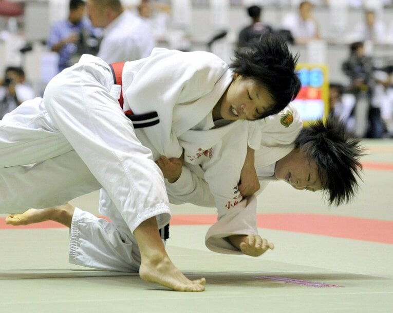 八千代高校時代の角田夏実（右）©︎KYODO