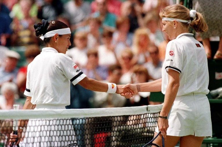 ちょうど25年前、25歳の伊達公子はウィンブルドンのセンターコートで絶対女王グラフを追い込んだ ／ photograph by Getty Images