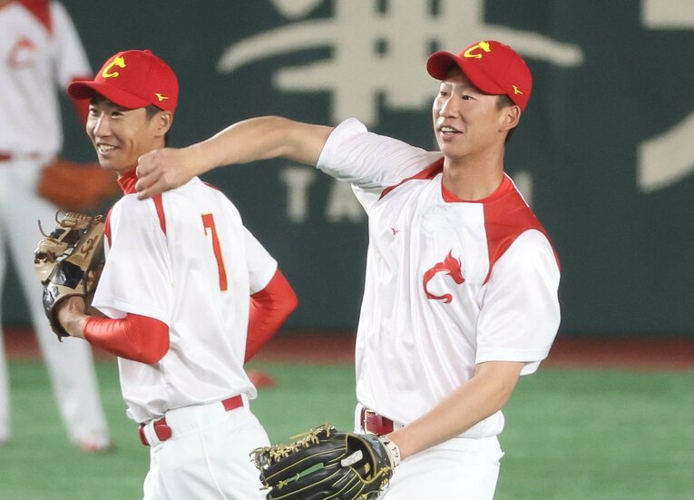 中国の選手たちから大歓迎された真砂　©︎JIJI PRESS