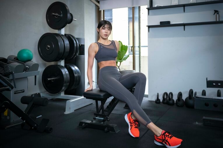 「ジョジョ立ち写真」に19万いいね…とももともも25歳に聞く撮影のウラ側「コスプレにも肉体美が求められている」《特別グラビア》(21)