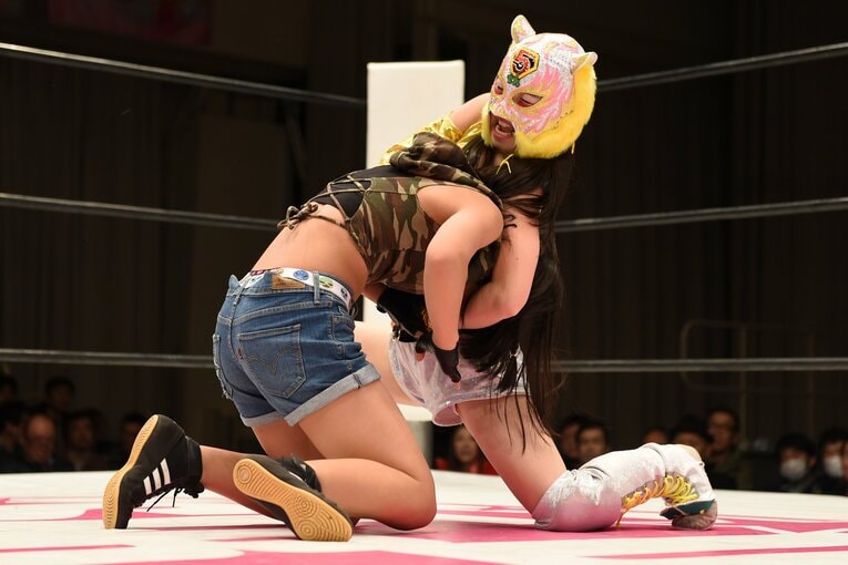 あずみ（現AZM）と戦う中学生当時のスターライト・キッド