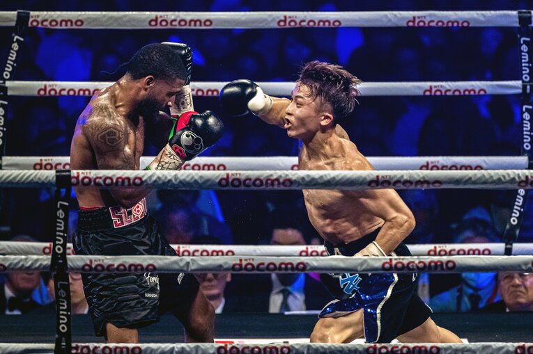 フルトンより大きく見える井上の肉体　©Takuya Sugiyama