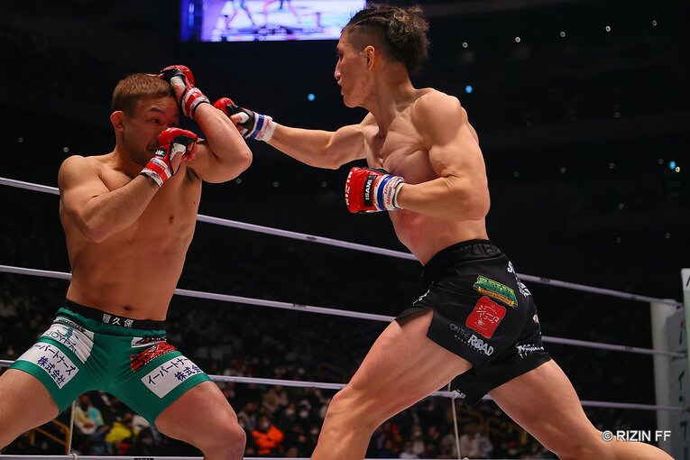 準決勝　扇久保博正vs井上直樹　©RIZIN FF