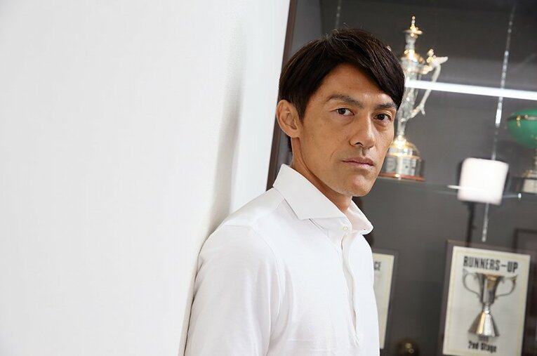「自分の武器はない」と語る楢﨑正剛のゴールキーパー論。(1) ／ photograph by Shigeki Yamamoto