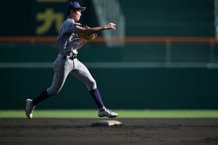 元プロ名手が挙げた…花巻東・熊谷陸「天才的守備シーン」連続写真　6枚目／全7枚　©Hideki Sugiyama