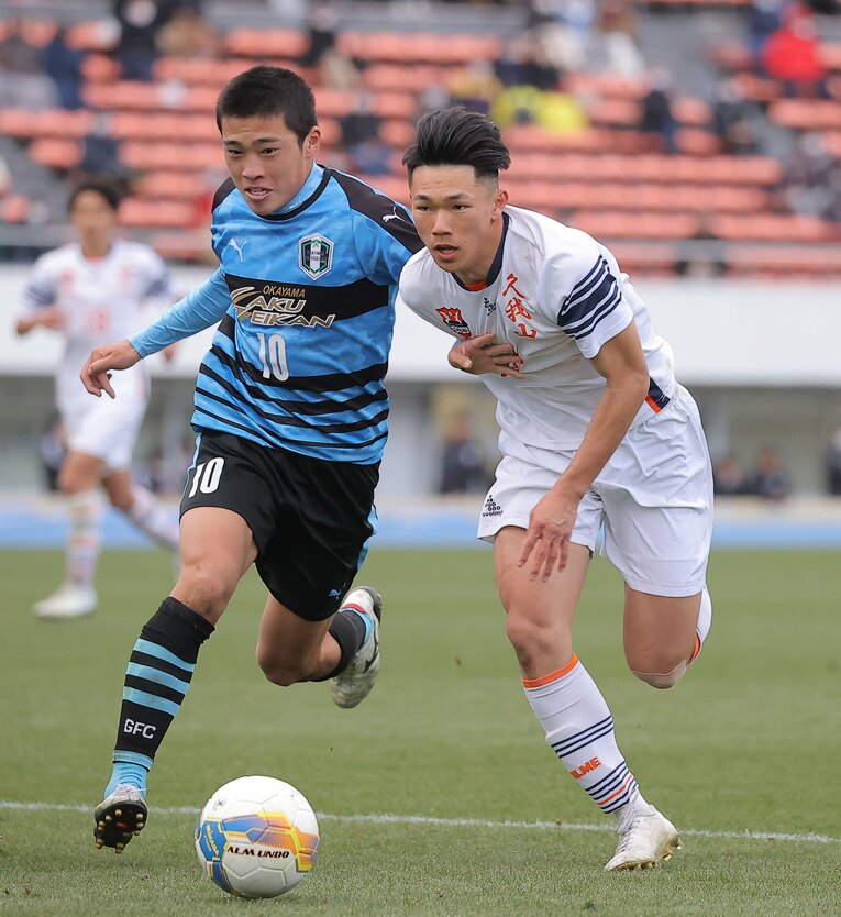 國學院久我山高校時代の塩貝。横浜FCジュニアユース時代は「落ちこぼれ」だった塩貝が、慶應大を経てオランダ1部へと異例のステップアップを遂げた　©Sankei Shimbun