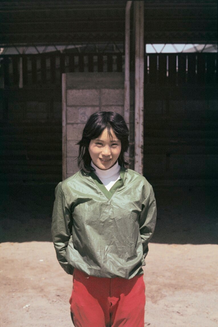 デビュー時の土屋さん。貴重なカラー写真　©JIJI PRESS