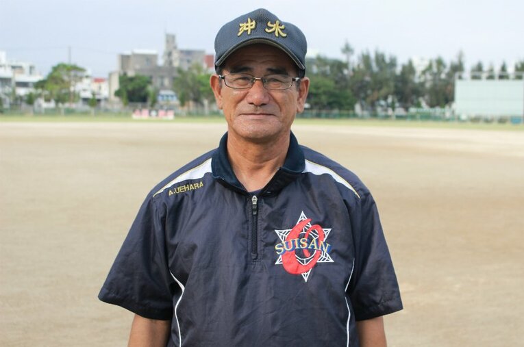 沖縄水産・上原忠監督 ／ photograph by Yu Takagi