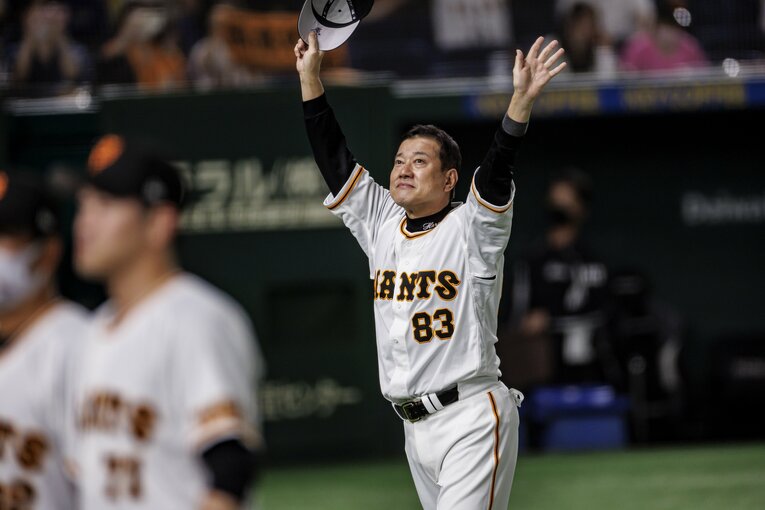 ファンの声援に応える巨人・原監督　©︎Kiichi Matsumoto