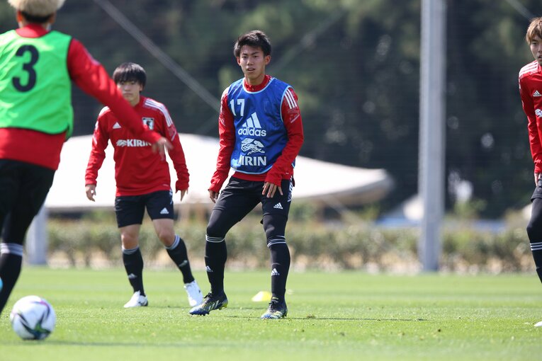3月の合宿でU-24日本代表に招集された中野伸哉（18歳）。飛び級招集だったが「差」を痛感したと振り返った　©︎JFA/AFLO