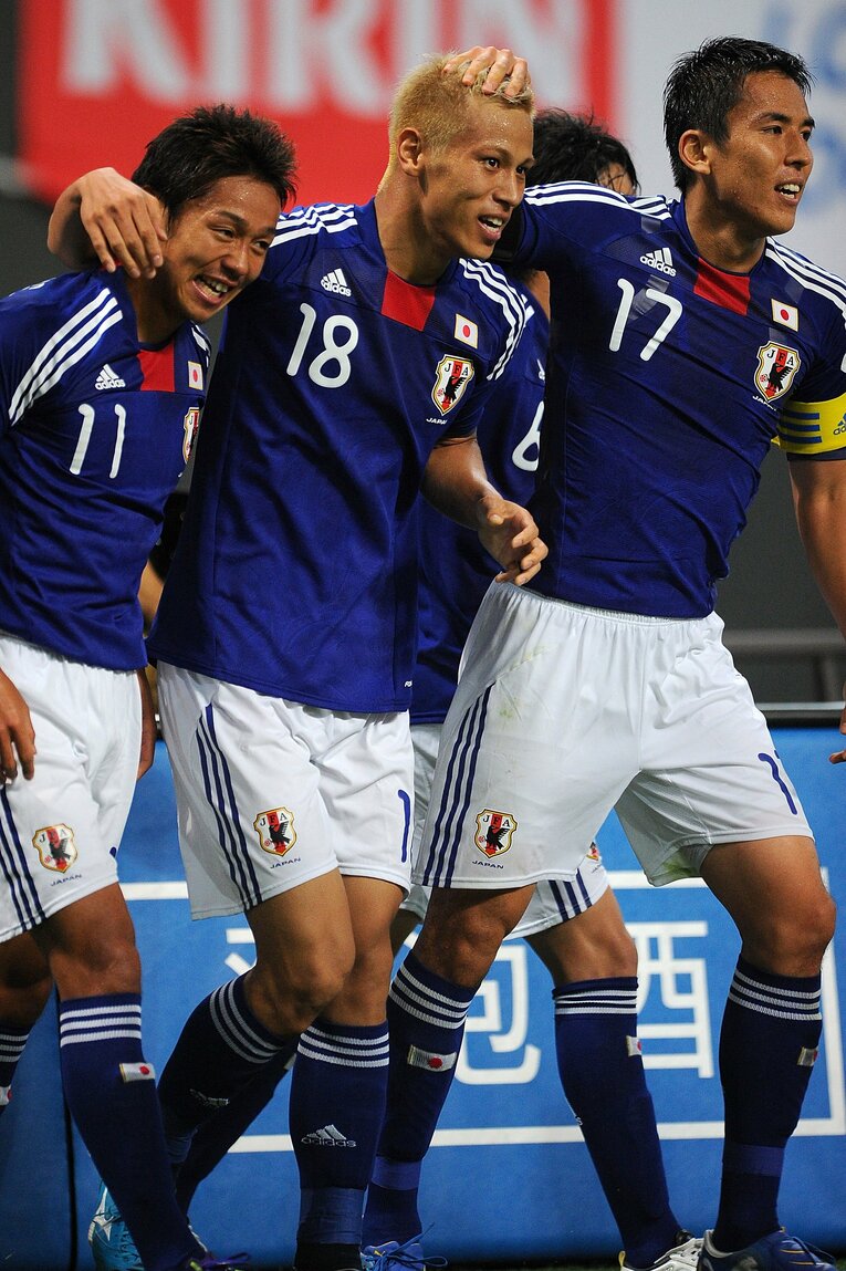 2011年8月10日の日韓戦（3－0）。本田のゴール（写真）など、清武は代表デビュー戦で2アシストをマークした　©Getty Images