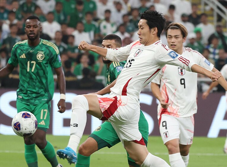 先制ゴールを奪った鎌田　©JIJI PRESS