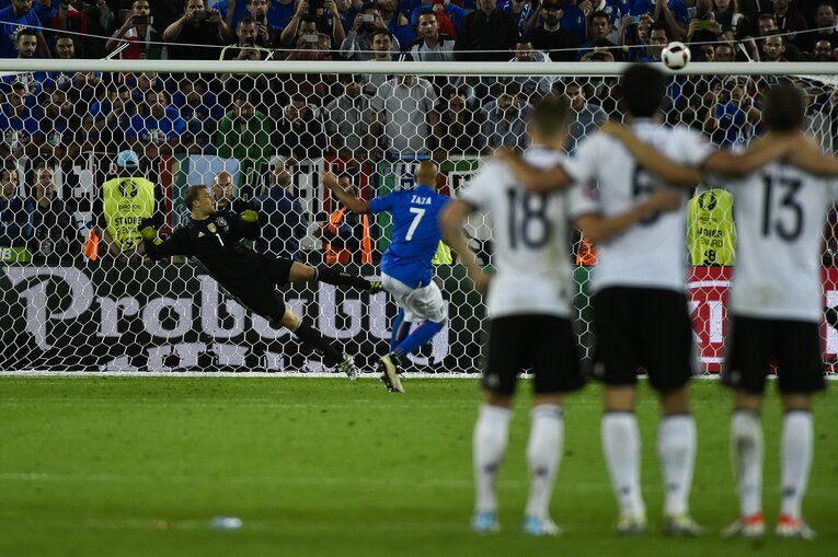 “変なPKキック”でミスしたザザ©TakuyaSugiyama