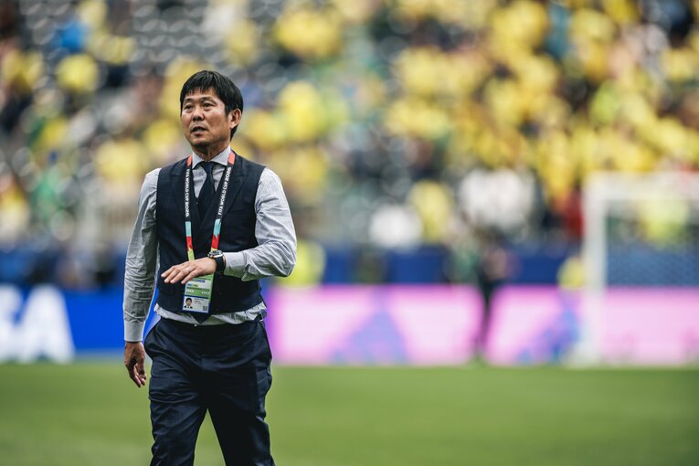 北中米W杯のラウンド32でブラジルに敗れ、ピッチを去る森保監督　©Kiichi Matsumoto/JMPA