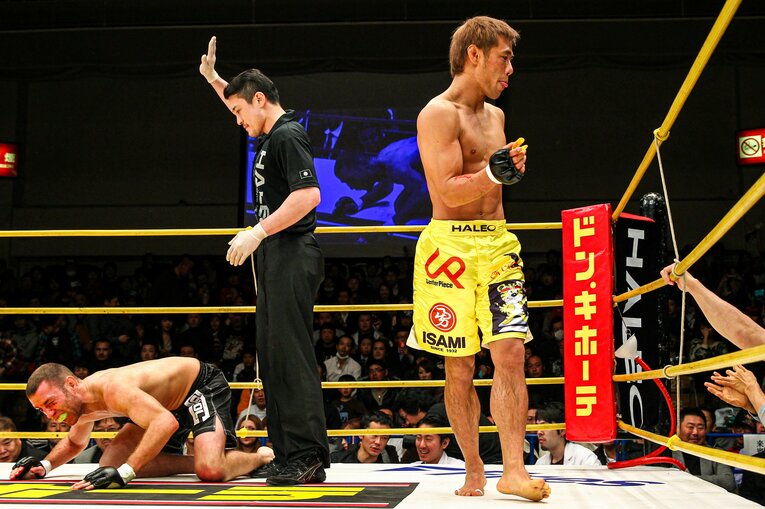 2012年12月22日、DEEPでトム・マッケンナにKO勝ち　©Susumu Nagao