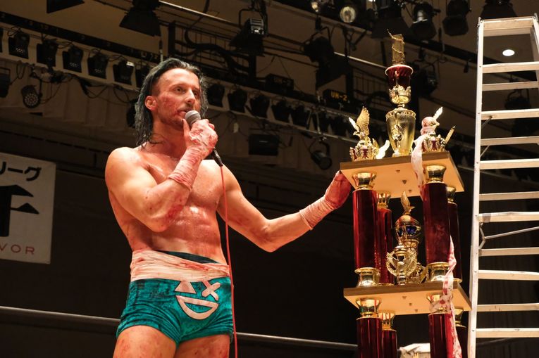 デスマッチファイター・ドリューは血がドクドク流れても試合を止めなかった 「ケガある、傷ある。でもやる。大好きだから」(31)