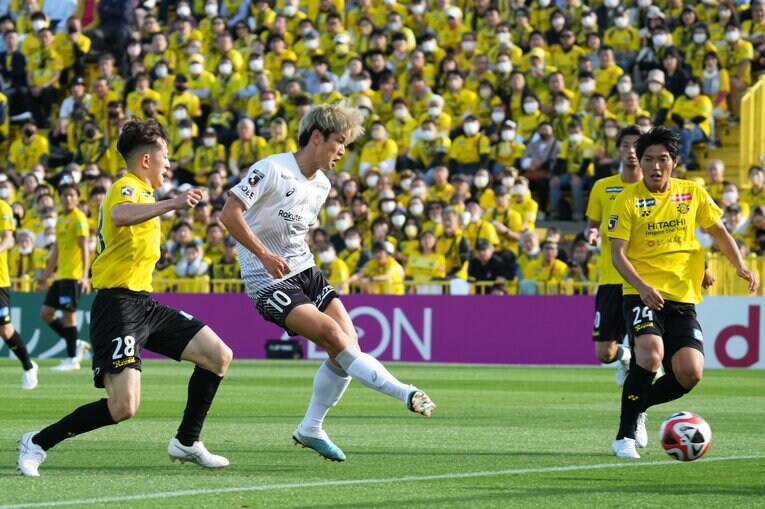 5月20日の柏戦で今季10ゴール目を決めた大迫勇也　©Etsuo Hara/Getty Images