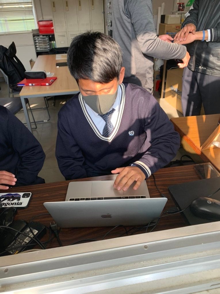 新聞づくりに励む広報部　©︎Takagawa Gakuen