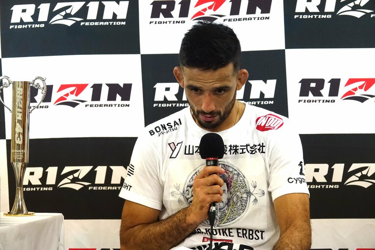 試合後、クレベル・コイケは減量失敗の経緯を語った　©Koji Fuse