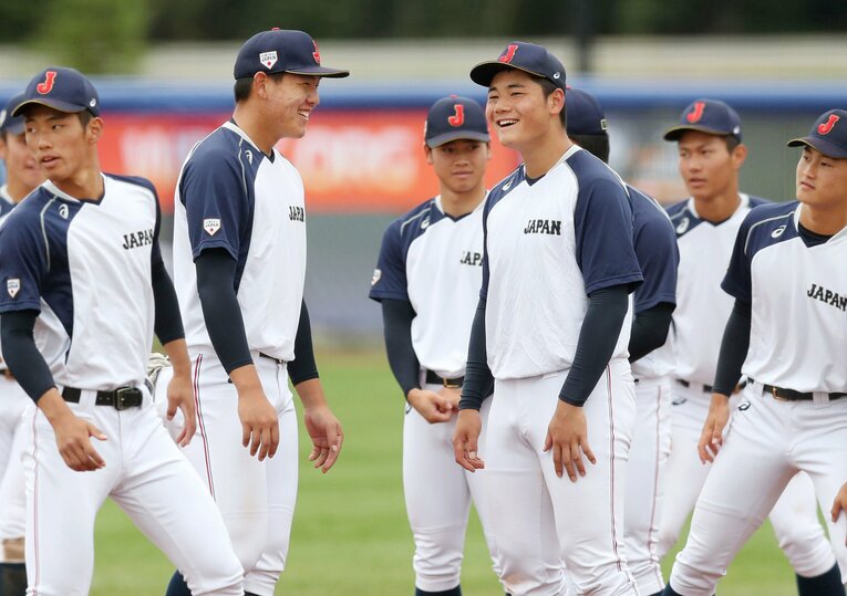 侍U18で共にプレーした安田と清宮　©︎KYODO