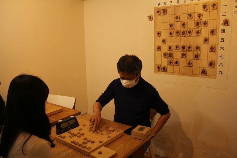 “藤井聡太五冠ブーム”の一方で…「リアルでもカジュアルに気軽に指せる場所があればいいな」将棋カフェの願いとは(8)
