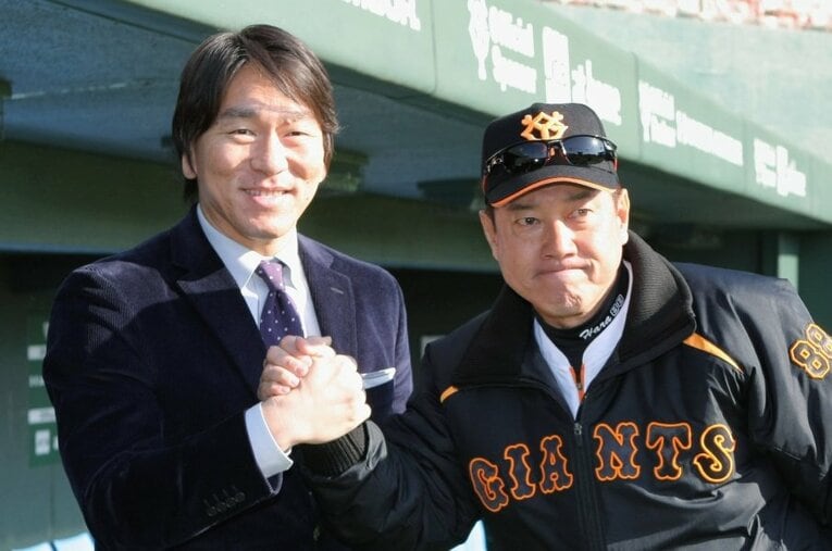巨人監督監督の謎を追う…。写真は松井秀喜と原辰徳（2015年撮影）　©JIJI PRESS