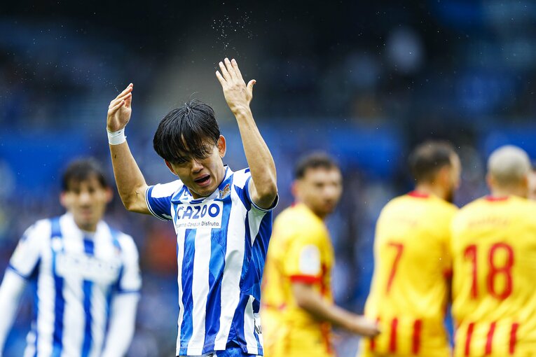 久保建英PK獲得＋シルバに絶妙アシストもドローに落胆　だが翌朝「クボ表紙の新聞」を持った地元のおじさんが…カメラマンは見た(11)