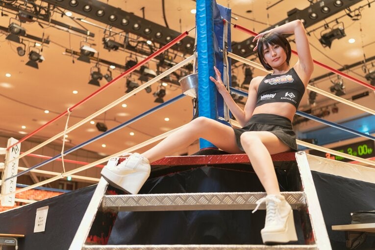 「“ラウンドガール不要論”をどう思う？」人気ラウンドガール・来栖うさこに“グラドル界と格闘技”の関係を聞いてみた〈特別グラビア〉(37)