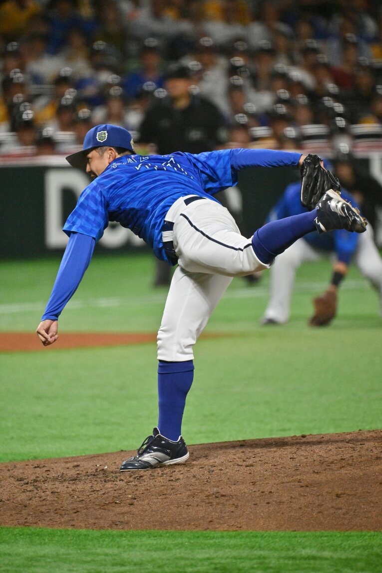 日本シリーズ第3戦、力投する東克樹　©Hideki Sugiyama