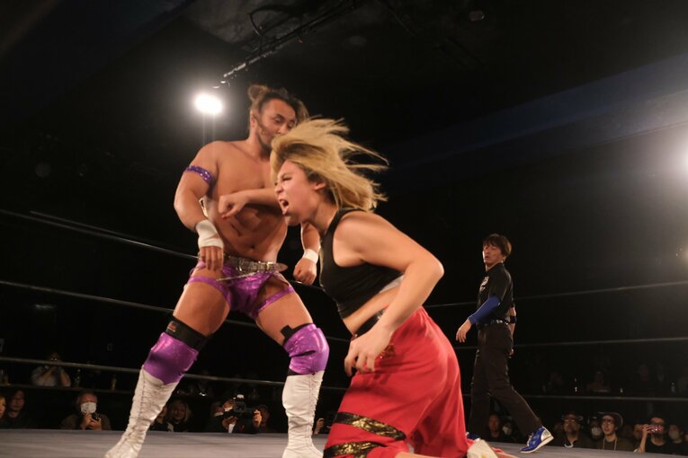 「私なんて“女もどき”なんじゃないか」タイで性別適合手術を受けたトランスジェンダー女子レスラー…エチカ・ミヤビがリングで流した涙の意味(13)