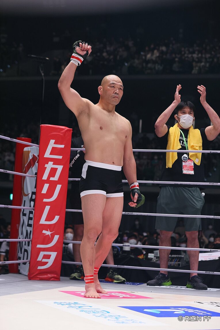 相撲界を懲戒解雇からRIZINへ…貴賢神がデビュー戦完敗でも見せた可能性とは？ 対戦した元警察官ファイターが絶賛した「凄い素質」(47)