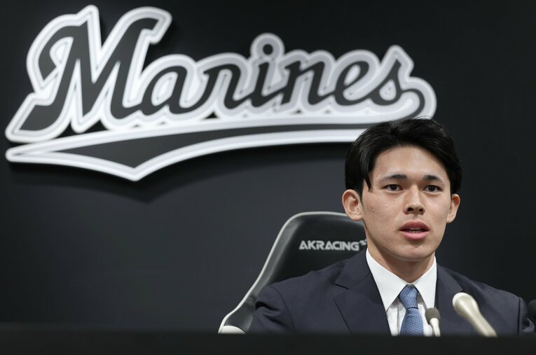 会見で新シーズンへの意気込みを語った佐々木朗希（22歳）。2024年は大事な1年になる ／ photograph by JIJI PRESS