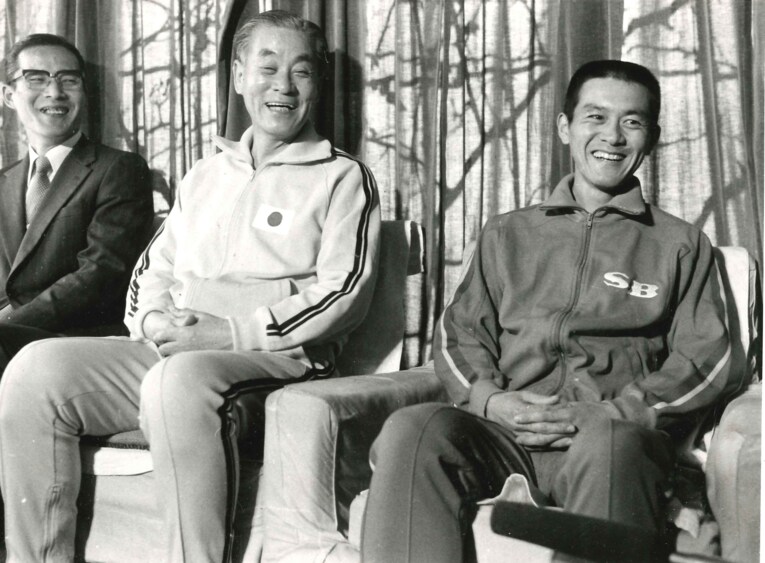 中村清監督（中央）と瀬古利彦（右）　©BUNGEISHUNJU