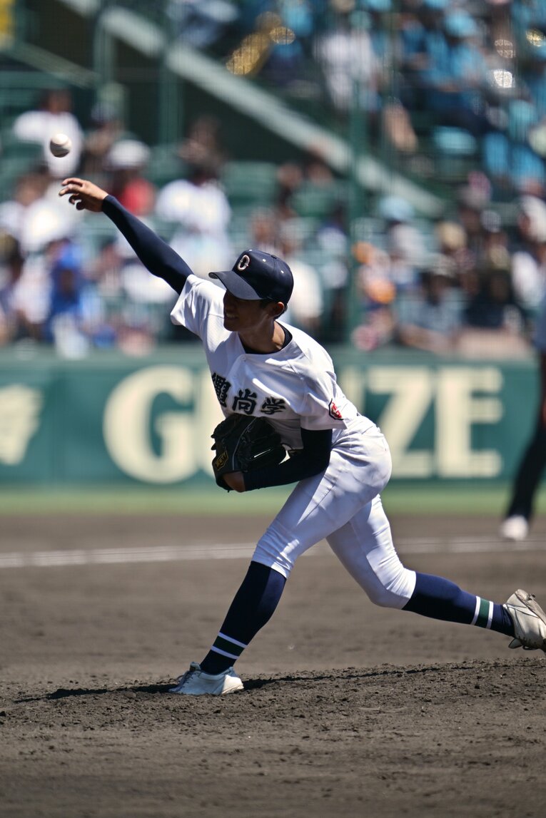 沖縄尚学・新垣有絃の投球フォーム（6枚目／全8枚） ©Hideki Sugiyama