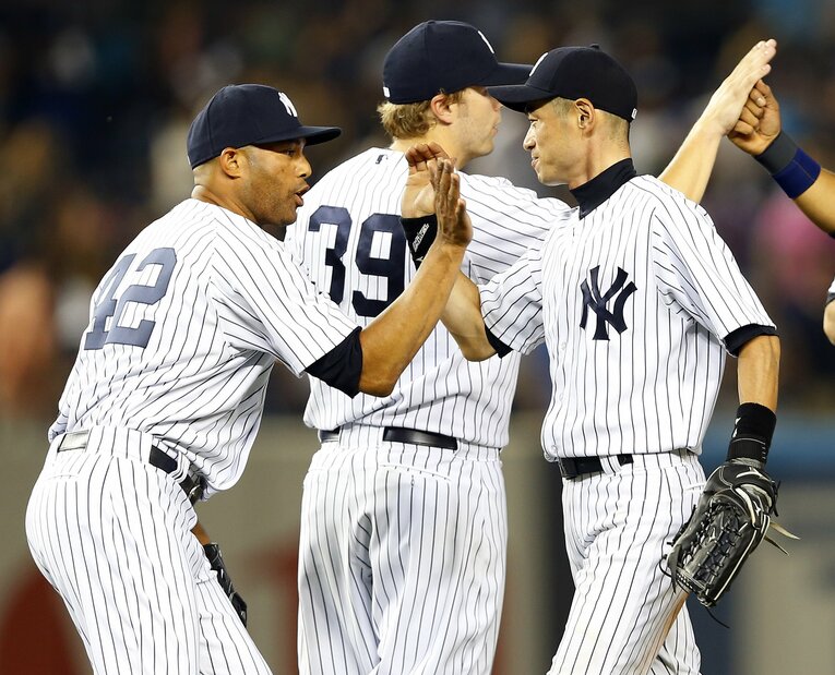 リベラとハイタッチするイチロー　©Getty Images