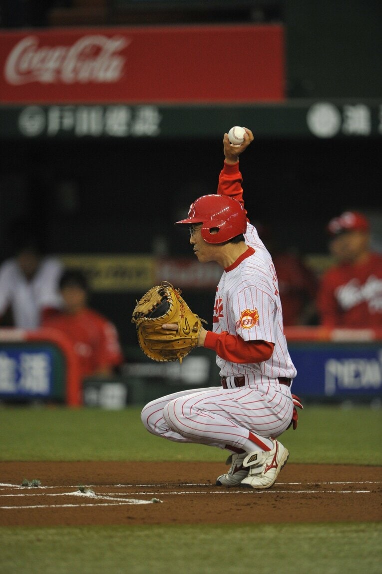 2011年の交流戦。西武VSカープの始球式で登場した達川光男　　©BUNGEISHUNJU