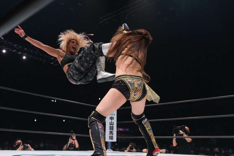 タイトルマッチは“朱里との作品”だった…新王者・ジュリアはスターダムをどう“引っかき回す”のか？ 異例のアピール「全員覚悟しとけよ！」(87)
