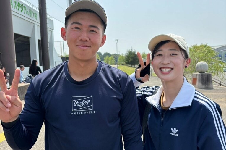 阪神ドラフト1位・立石正広の応援に駆けつけた時の一枚。姉の優華はSVリーグ・クインシーズ刈谷でプレーするバレーボール選手でもある ／ photograph by Yuka Tateishi