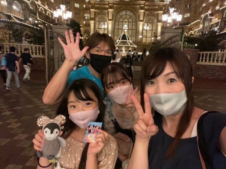 田中家の家族写真。前左は次女・紬稀（つむぎ）　©本人提供