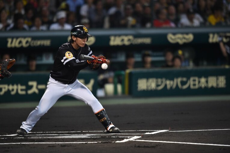 ソフトバンクで活躍する今宮　©Sports Graphic Number