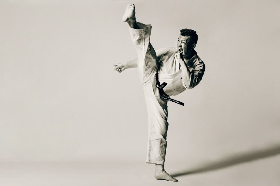 K-1 格闘技用具 ブラック キックミットカーブ V2 ブラック×ブラック KM094BKBK｜BODYMAKER