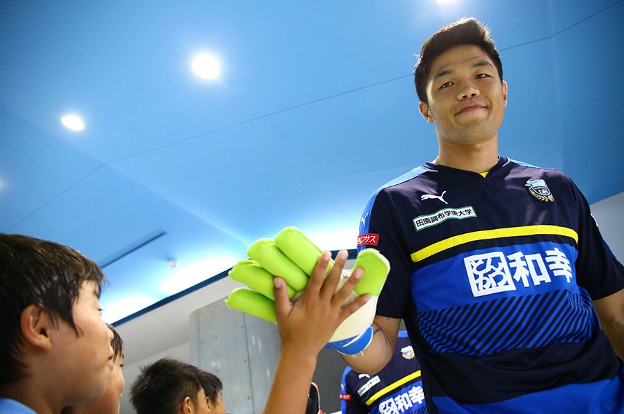 川口能活が語る韓流GKブーム。「日本人との差は跳躍力と……」<Number Web> photograph by J.LEAGUE PHOTOS