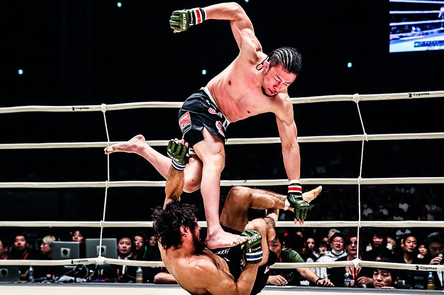 PRIDEとRIZINの生き証人、川尻達也。グレイシー戦敗北の痛みと重み。<Number Web> photograph by Susumu Nagao
