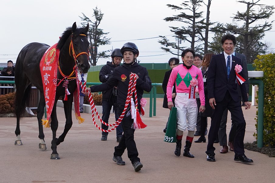 大久保洋吉厩舎の厚い友情は今も。吉田豊と高橋師が狙うクラシック。<Number Web> photograph by Satoshi Hiramatsu