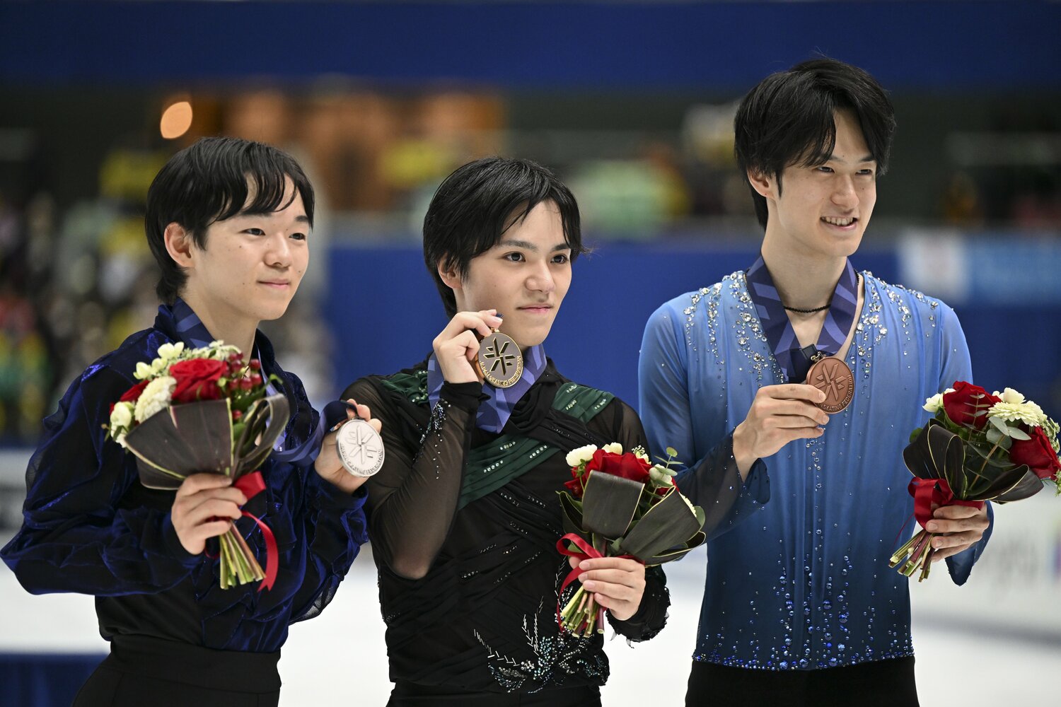 全日本選手権、優勝した宇野昌磨（中央）、2位の鍵山（左）、3位の山本草太（右）©︎Asami Enomoto