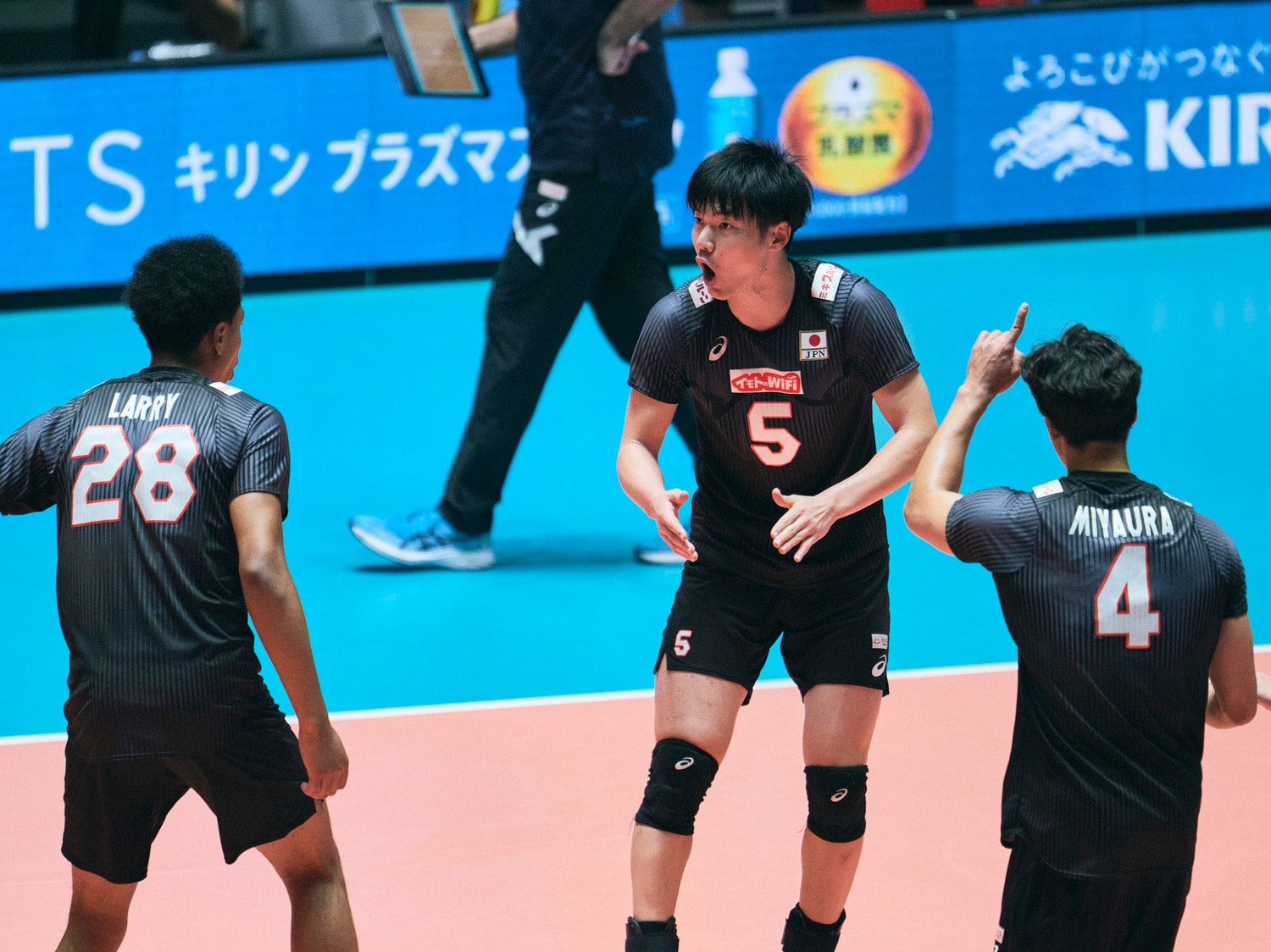 コートに立っても声を張り上げる大塚達宣　©︎Yuki Suenaga