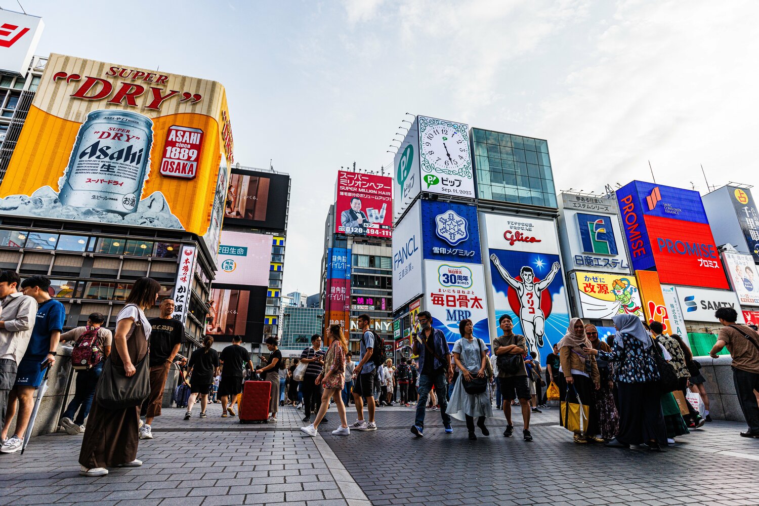 現在の戎橋。大勢の観光客で賑わう　©Masashi Soiri