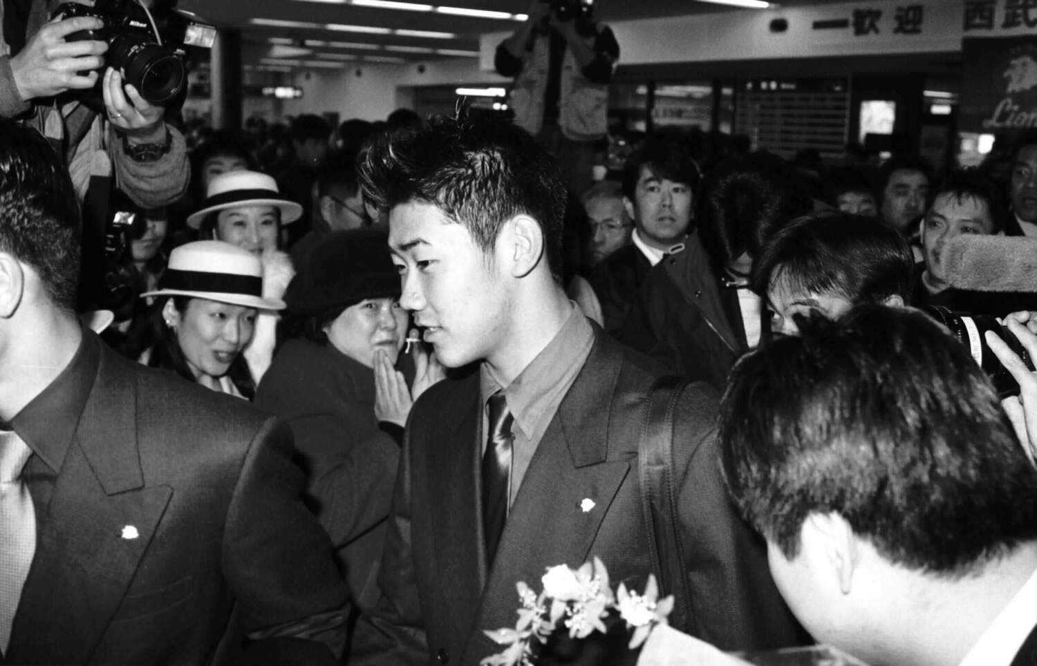 写真は1999年1月。キャンプのため高知入りする松坂　©BUNGEISHUNJU