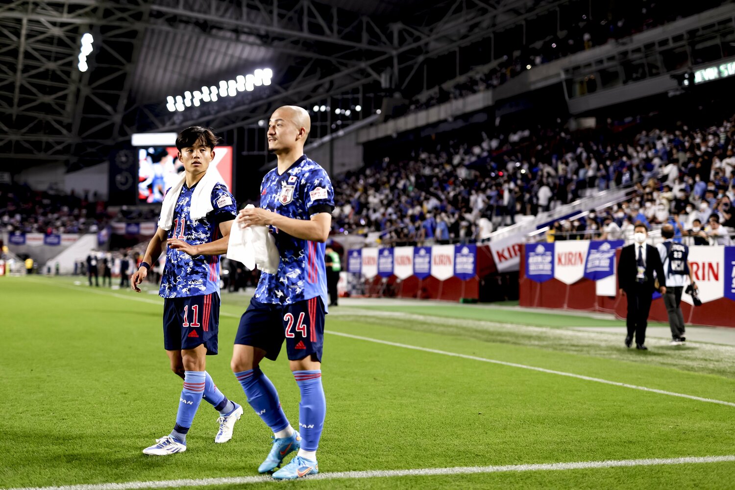 日本代表6月シリーズの前田（右）と久保建英　©Kiichi Matsumoto/JMPA